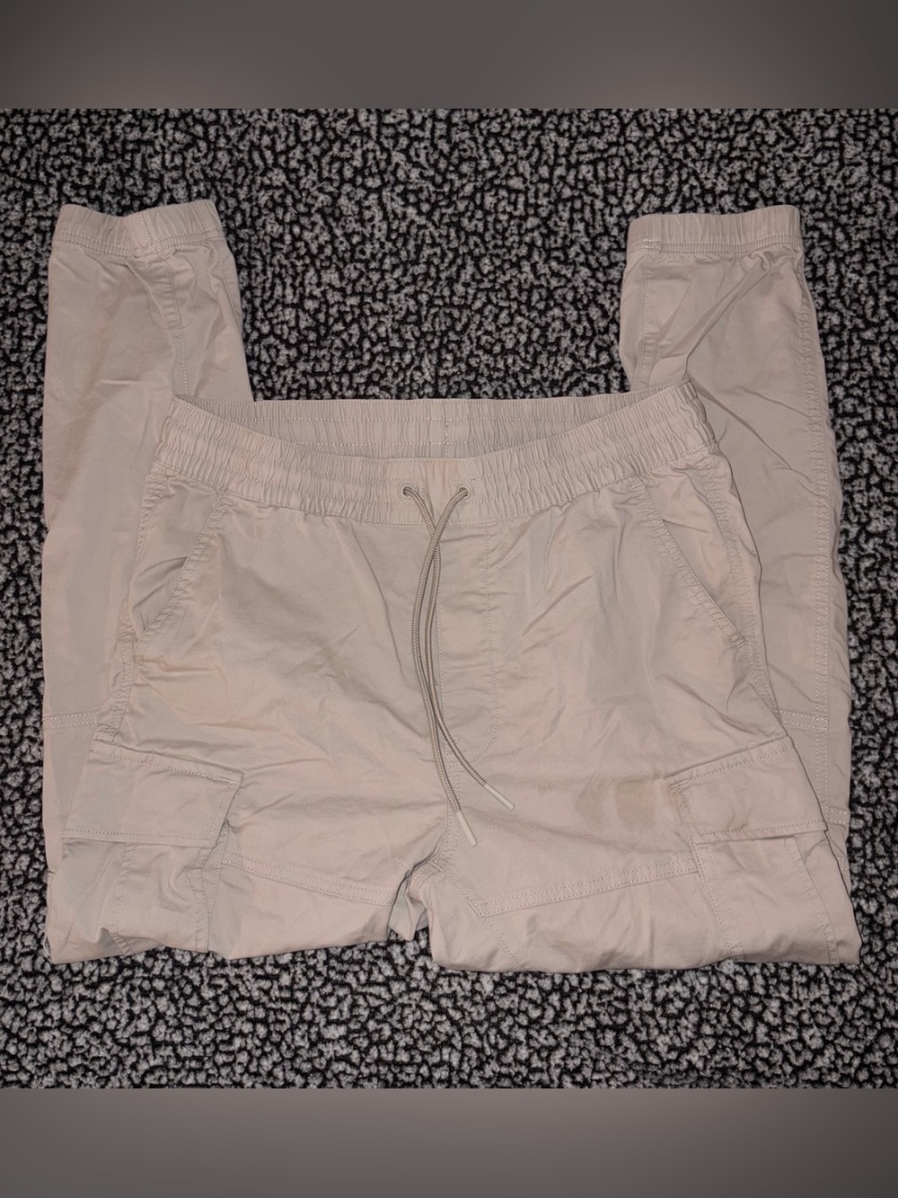 H&M cream cargo joggers size mediums good used condition cotton